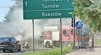 Pożar samochodu. Trwa akcja gaśnicza!