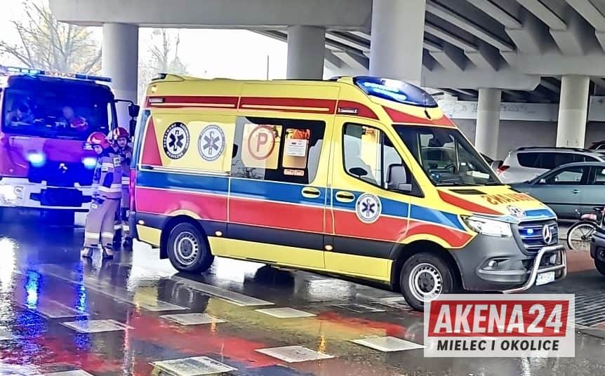 Rowerzystka potrącona na pasach