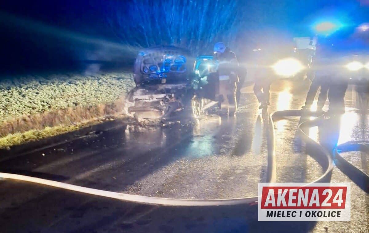 Pożar samochodu. Droga całkowicie zablokowana!