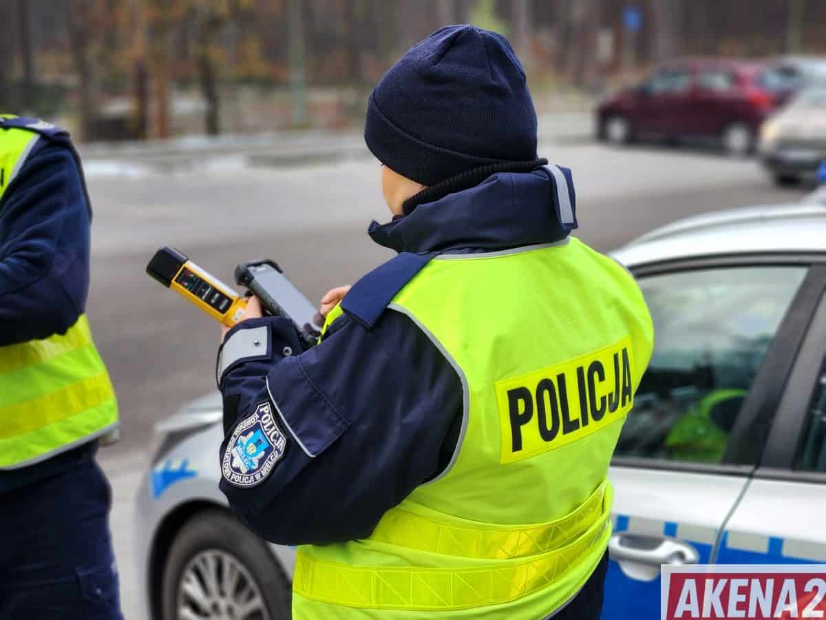 Pijany traktorzysta odśnieżał parking pod galerią! Nie miał prawa jazdy