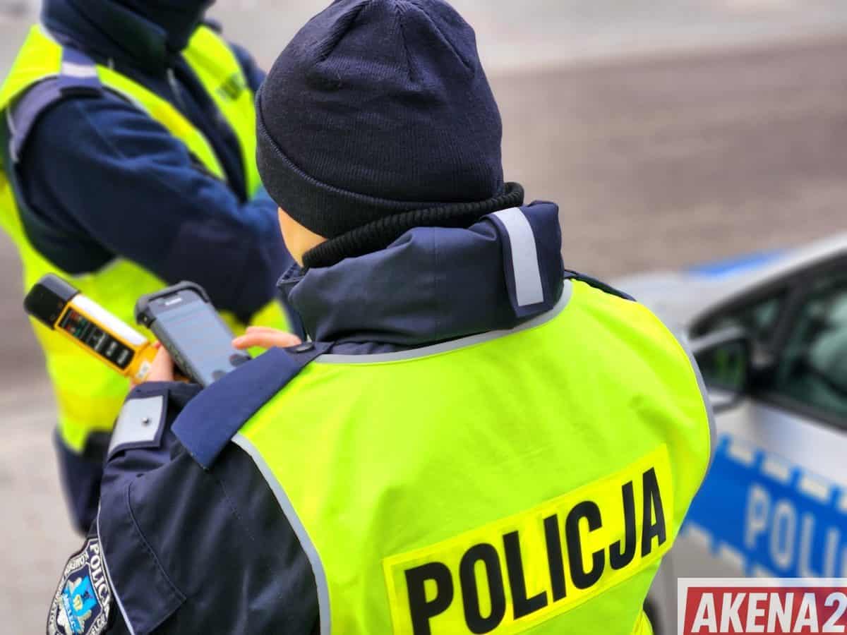 Nietrzeźwi i bez uprawnień za kierownicą. Policyjna akcja na drogach powiatu